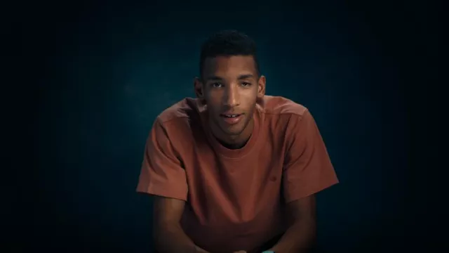 Adidas Adicolor Contempo T Shirt porté par Felix Auger Aliassime vu dans Break Point (S01E10)