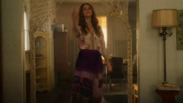 Falda Sivana Indian Patchwork usada por Cloud (Beau Garrett) como se ve en Firefly Lane (S02E15)