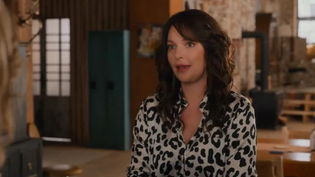 Zara Satin Leopard Shirt worn by Tully Hart (Katherine Heigl) as seen in Firefly Lane (S02E15)