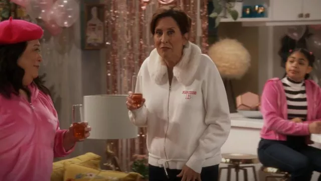 Kobi Halperin Linn Faux Fur Col­lar Zip Cardi­gan worn by Mrs. Benson (Mary Scheer) as seen in iCarly (S03E07)