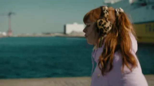 The leopard earmuff worn by Morgane Alvaro (Audrey Fleurot) in the HPI series: High Intellectual Potential (S02E08)
