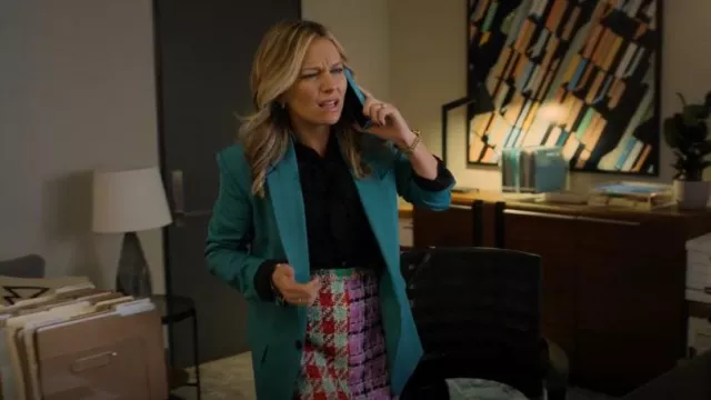 Libertine Mixed Check Boucle Mi­ni Skirt worn by Lorna (Becki Newton) as seen in The Lincoln Lawyer (S02E02)