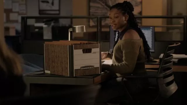 Levi's 721 High Rise Skinny Jeans in Washed Black worn by Izzy Letts (Jazz Raycole) as seen in The Lincoln Lawyer (S02E03)