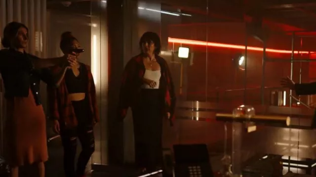 American Eagle Ripped Skinny Jeans worn by Jenn Chu (Nanrisa Lee) as seen in Quantum Leap (S01E18)