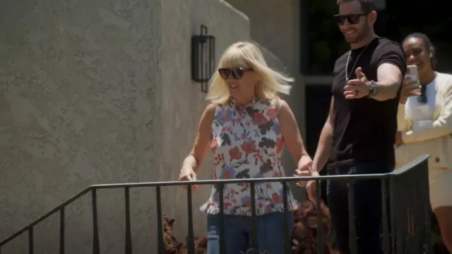 Ann Taylor Floral Top porté par Dominique vu dans The Flipping El Moussas (S01E05)