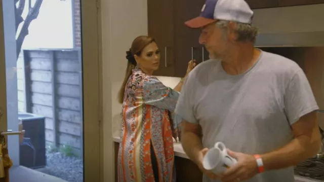 Alice + Olivia Lynn Re­versible Duster worn by D’Andra Simmons as seen in The Real Housewives of Dallas (S05E14)