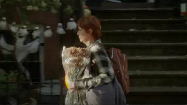 Rta Den­im Plaid Print Blaz­er worn by Miranda Hobbes (Cynthia Nixon) as seen in And Just Like That… (S02E05)