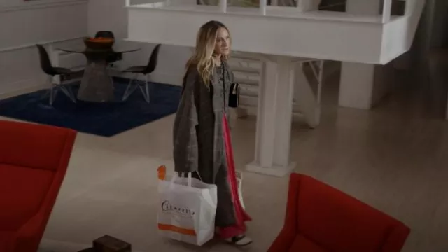 Maison Margiela Over­size Checked Mi­di Coat worn by Carrie Bradshaw (Sarah Jessica Parker) as seen in And Just Like That… (S02E05)