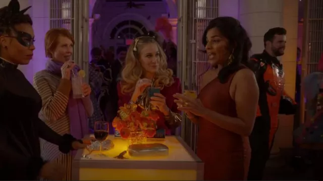 A.l.c. Delfina Vestido usado por Seema Patel (Sarita Choudhury) como se ve en And Just Like That... (S02E05)