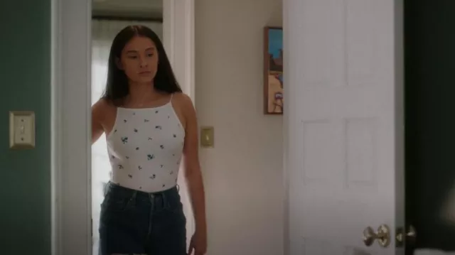 Levi's Ribcage Denim Shorts worn by Belly (Lola Tung) as seen in The Summer I Turned Pretty (S02E01)