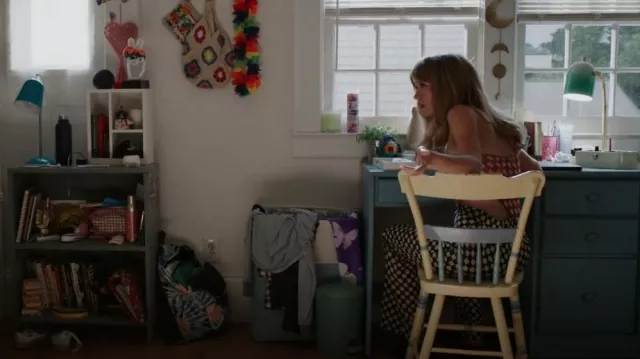 Gimaguas Disco Pants Black Check worn by Taylor (Rain Spencer) as seen in The Summer I Turned Pretty (S02E01)