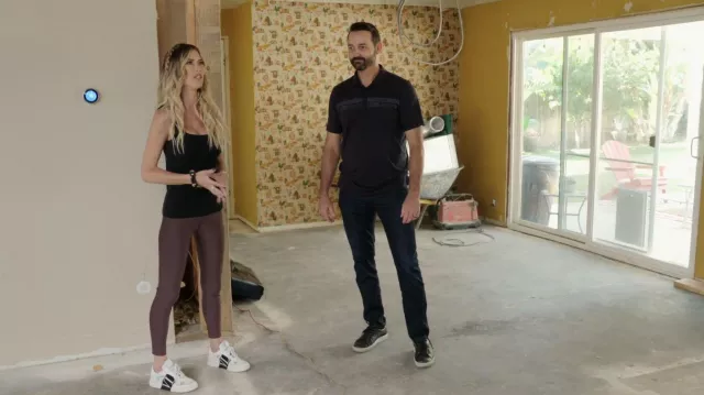 Alo Air­lift Leg­gings in Raisin worn by Christina El Moussa as seen in Christina on the Coast (S05E06)