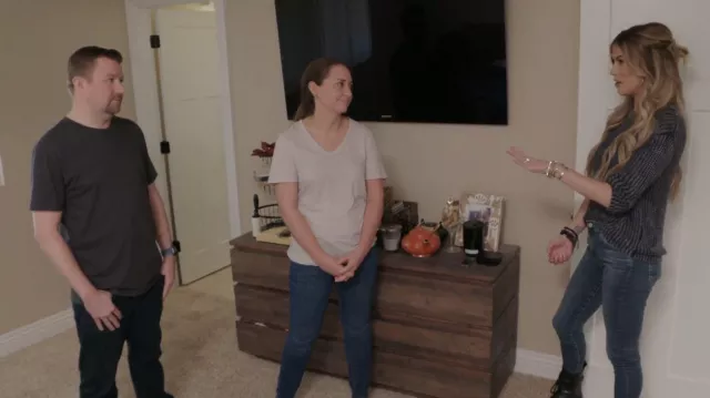Bella Dahl Pull Dye Stressed porté par Christina El Moussa vu dans Christina on the Coast (S05E06)