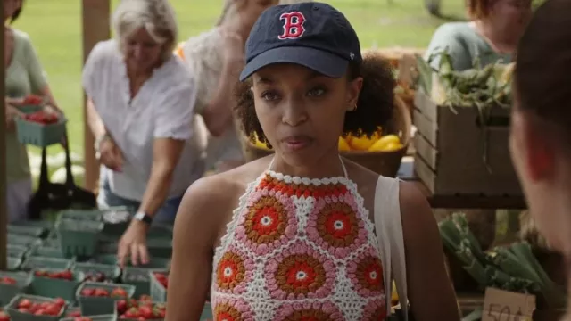 '47 Mlb Clean Up Cap usado por Nicole (Summer Madison) como se ve en la serie de televisión The Summer I Turned Pretty (S02E02)