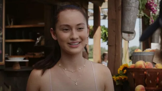 Merewif Jewelry Yin+Yang Bff Neck­lace Set worn by Belly (Lola Tung) as seen in The Summer I Turned Pretty (S02E02)