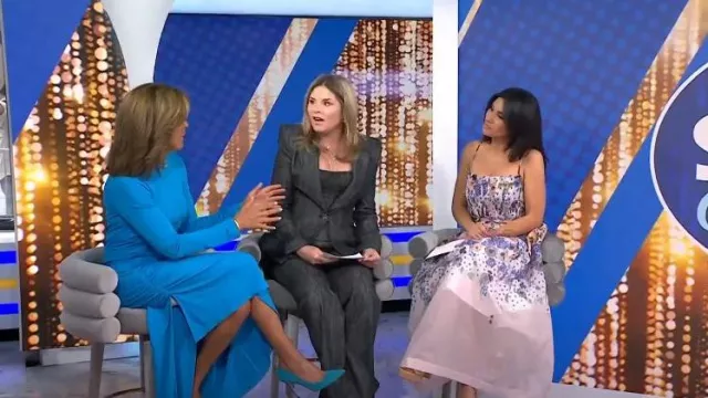 Zimmermann Tama Corset Midi Robe portée par Joelle Garguilo comme vu dans Aujourd’hui avec Hoda & Jenna le 18 juillet 2023