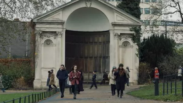 Queen Anne's Alcove in Kensington Gardens as seen in Secret Invasion TV show (Season 1 Episode 1)