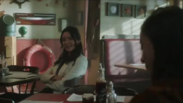 Blazer à double poitrine texturé Zara porté par Bess Marvin (Maddison Jaizani) vu dans Nancy Drew (S04E08)