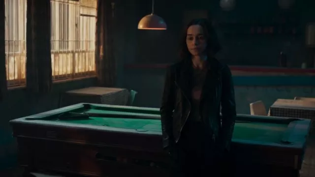 Haut en maille à manches longues Almeida de Marque porté par G’iah (Emilia Clarke) vu dans Secret Invasion (S01E05)