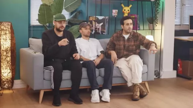 Les bottines Danner portées par Jonathan Cohen dans la vidéo YouTube Essayez de ne pas rire édition IRL de Squeezie feat. Jonathan Cohen, Hakim Jemili