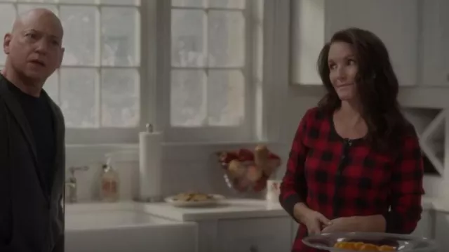 L.l. Bean Waf­fle One­sie worn by Charlotte York (Kristin Davis) as seen in And Just Like That… (S02E06)