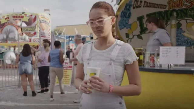 Old Navy Slouchy Straight Non-Stretch White Jean Short­alls worn by Belly (Lola Tung) as seen in The Summer I Turned Pretty (S02E04)