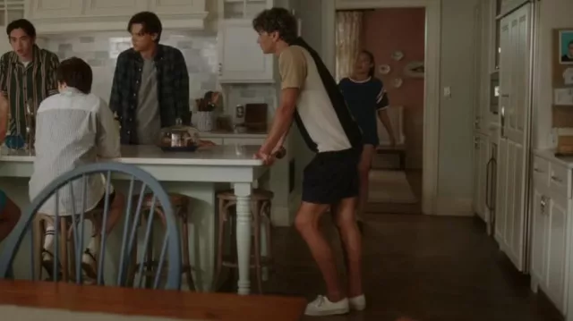 Vans Authentic Shoe White worn by Jeremiah (Gavin Casalegno) as seen in The Summer I Turned Pretty (S02E04)
