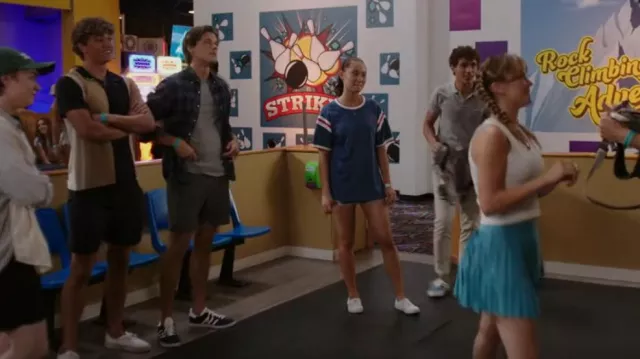 Adidas Originals Black Gazelle Sneak­ers worn by Conrad (Christopher Briney) as seen in The Summer I Turned Pretty (S02E04)