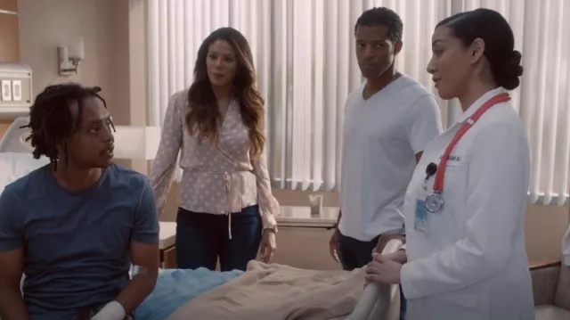 L’Agence Cara Silk Polka Dot Wrap Blouse portée par Grace Greenleaf (Merle Dandridge) vue dans Greenleaf (S05E04)