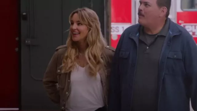 Madewell Whisper Cotton V-Neck Tee worn by Lucy McConky (Hassie Harrison) as seen in Tacoma FD (S04E01)
