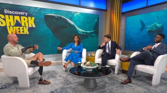 Simkhai Melba Robe portée par Michelle Miller vue dans CBS Mornings le 20 juillet 2023