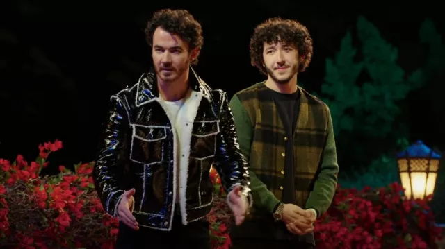 Veste doublée Amiri Faux-Shearling portée par Kevin Jonas comme on le voit dans Claim to Fame (S02E05)