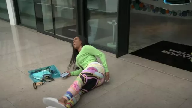 Versace I Ven­tagli High-Rise Leg­gings worn by Kenya Moore as seen in The Real Housewives of Atlanta (S15E11)