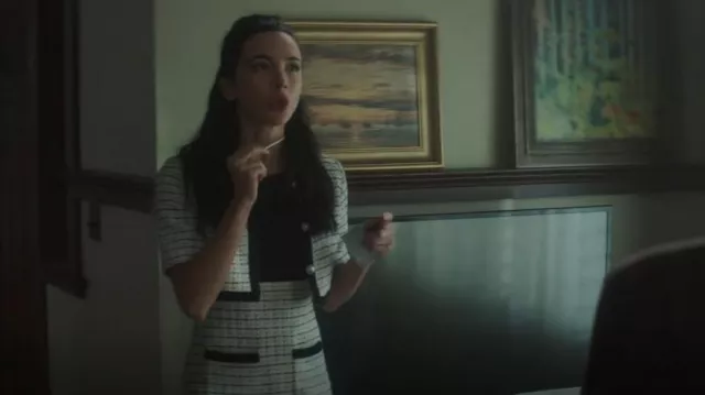 Maje Ritalo Robe deux pièces en tweed portée par Bess Marvin (Maddison Jaizani) vue dans Nancy Drew (S04E09)