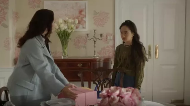 Edikted Clover Slashed Crop Sweater worn by Lily Goldenblatt (Cathy Ang) as seen in And Just Like That… (S02E07)