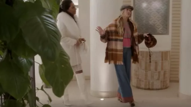 Chanel CC Lo­go Pumps worn by Carrie Bradshaw (Sarah Jessica Parker) as seen in And Just Like That… (S02E07)