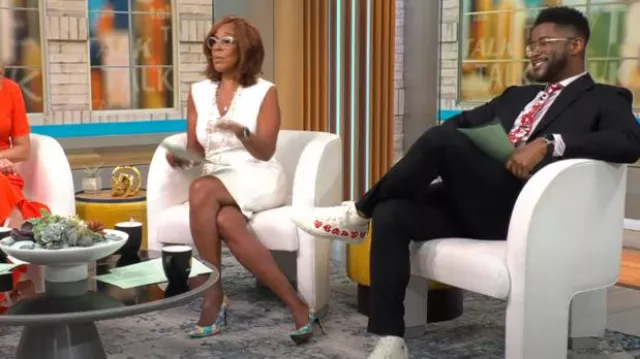 Robe Fendi Knit V-neck portée par Gayle King vue dans CBS Mornings le 1er août 2023