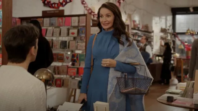 Sandro Dou­ble S Jacquard Scarf worn by Charlotte York (Kristin Davis) as seen in And Just Like That… (S02E07)