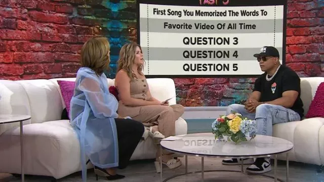 Bonne combinaison américaine de luxe Colonne portée par Hoda Kotb comme on le voit dans Aujourd’hui avec Hoda & Jenna le 2 août 2023