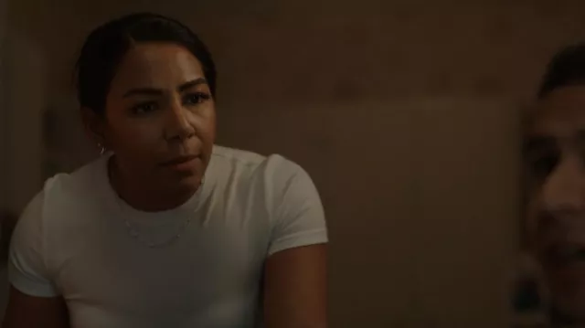 Collier de chaîne de trombone Madewell porté par Teresa (Yuli Zorrilla) comme on le voit dans This Fool (S02E09)