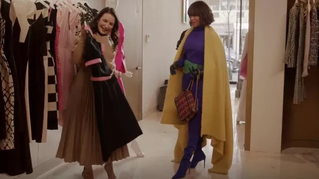 Sac ceinture en cuir Jacquemus porté par Lisa Todd Wexley (Nicole Ari Parker) comme on le voit dans And Just Like That... (S02E08)