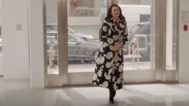 Christian Louboutin Hot Chick Sling porté par Charlotte York (Kristin Davis) comme on le voit dans And Just Like That (S02E08)