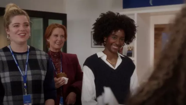 Theory Woven Combo Vest worn by Serena (Courtnee Carter) as seen in And Just Like That… (S02E08)