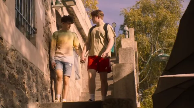 Scotch & Soda Gradient Sweater worn by Charlie Spring (Joe Locke) as seen in Heartstopper (S02E06)