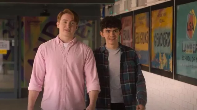 Topman Check Overshirt en azul usada por Charlie Spring (Joe Locke) como se ve en Heartstopper (S02E07)