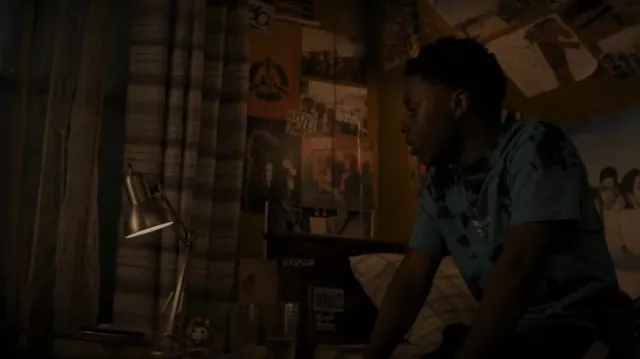 40s & Shorties Mens General Tie Dye T-Shirt Blue worn by Kevin Williams (Alex R. Hibbert) as seen in The Chi (S04E03)