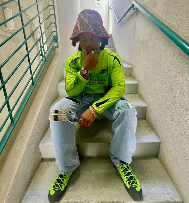 Vivienne Westwood Dark Green Crochet Bucket Hat porté par Denzel Curry sur son compte Instagram @denzelcurryph