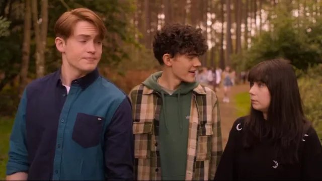 Only & Sons Check Overshirt en negro y verde usado por Charlie Spring (Joe Locke) como se ve en Heartstopper (S02E03)