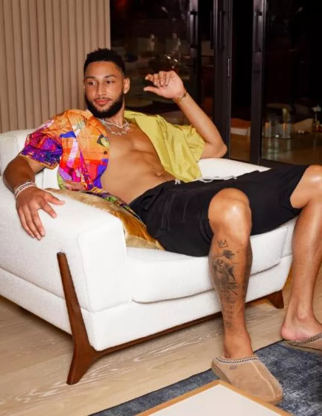 Rick Owens Black Cre­atch Car­go Sweat­shorts worn by Kyle Kuzma on the Instagram account @kuz