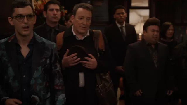 Veste de soirée en brocart floral Pal Zileri portée par Cliff comme on le voit dans Only Murders in the Building (S03E01)
